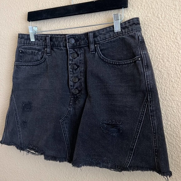 We the Free Women’s Size 31 Black Wash Distressed A Line Denim Frayed Mini Skirt - Picture 3 of 11